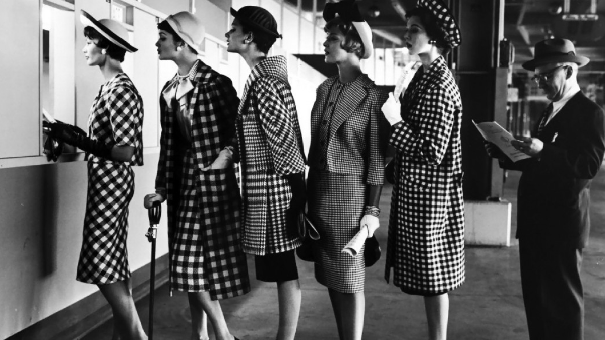 Від Другої світової до сьогодні: як змінювався жіночий офісний дрес-код протягом останніх 80 років