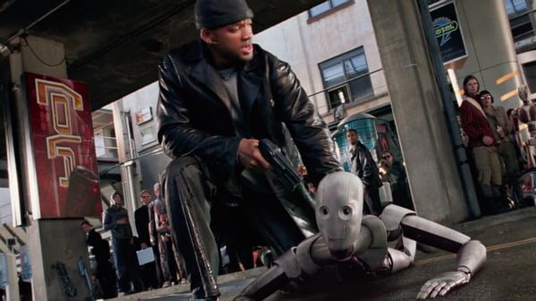 Кадр из сериала &laquo;Я, робот&raquo;, реж. Алекс Пройас, 2004 г.