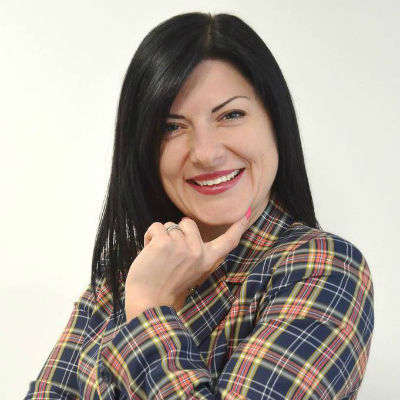 Олена Плахова