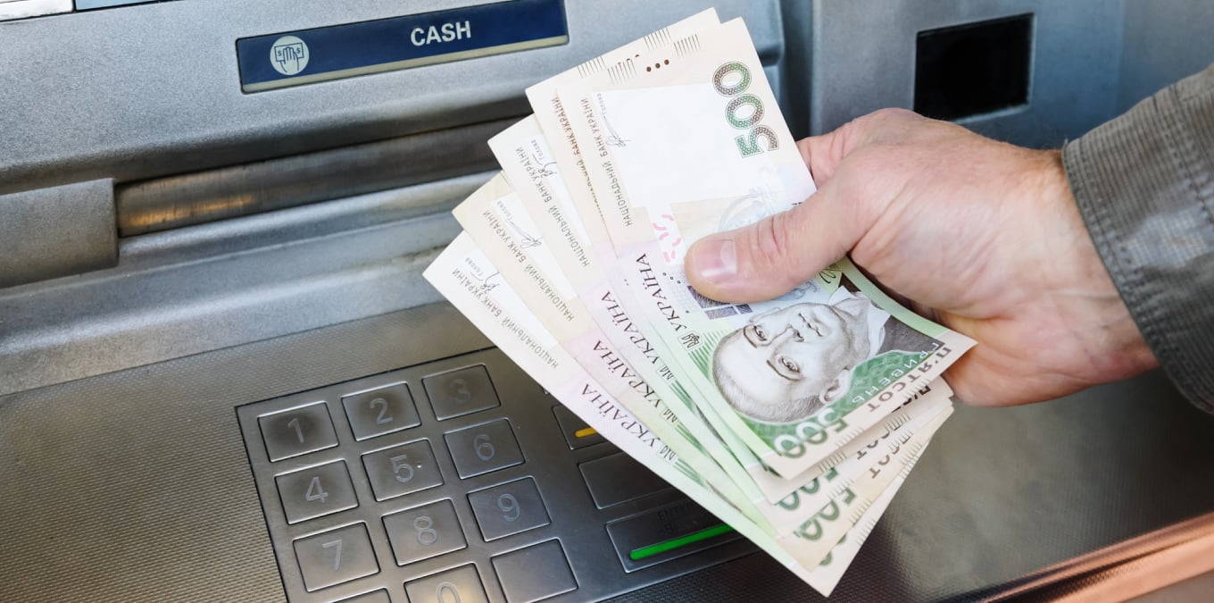 Кабмін розглядає можливість заморозити «мінімалку» та соцвиплати у 2025 році