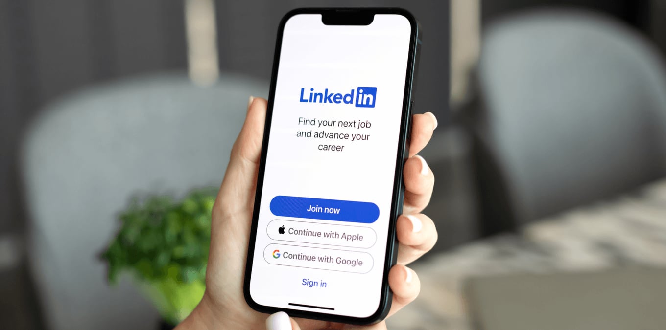 «Я в розпачі й це не привід соромитися», — дизайнерка оригінально привернула увагу рекрутерів у LinkedIn