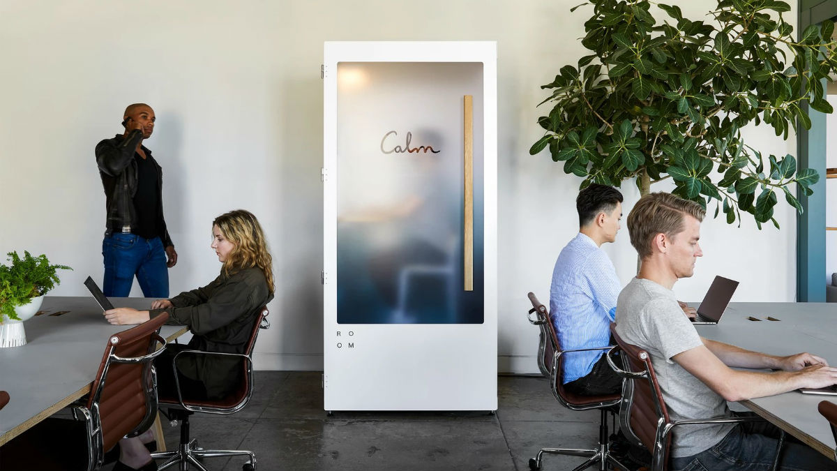 Американский стартап создал кабинку для снятия стресса на работе