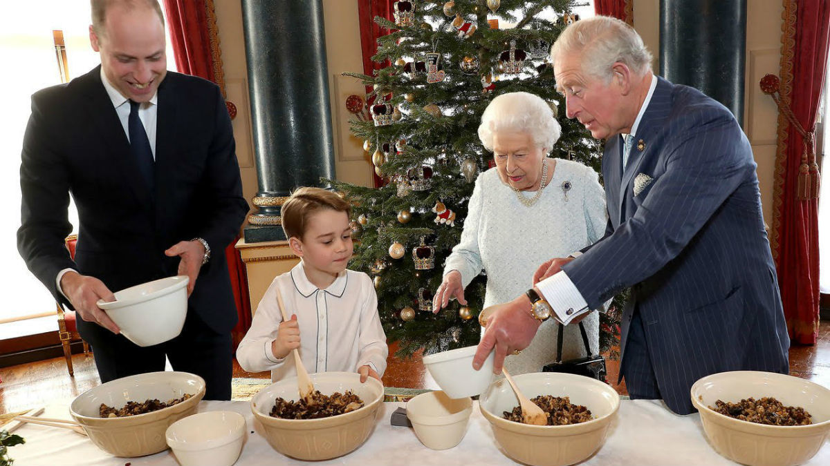 Букингемский дворец ищет помощника на кухню Елизаветы II