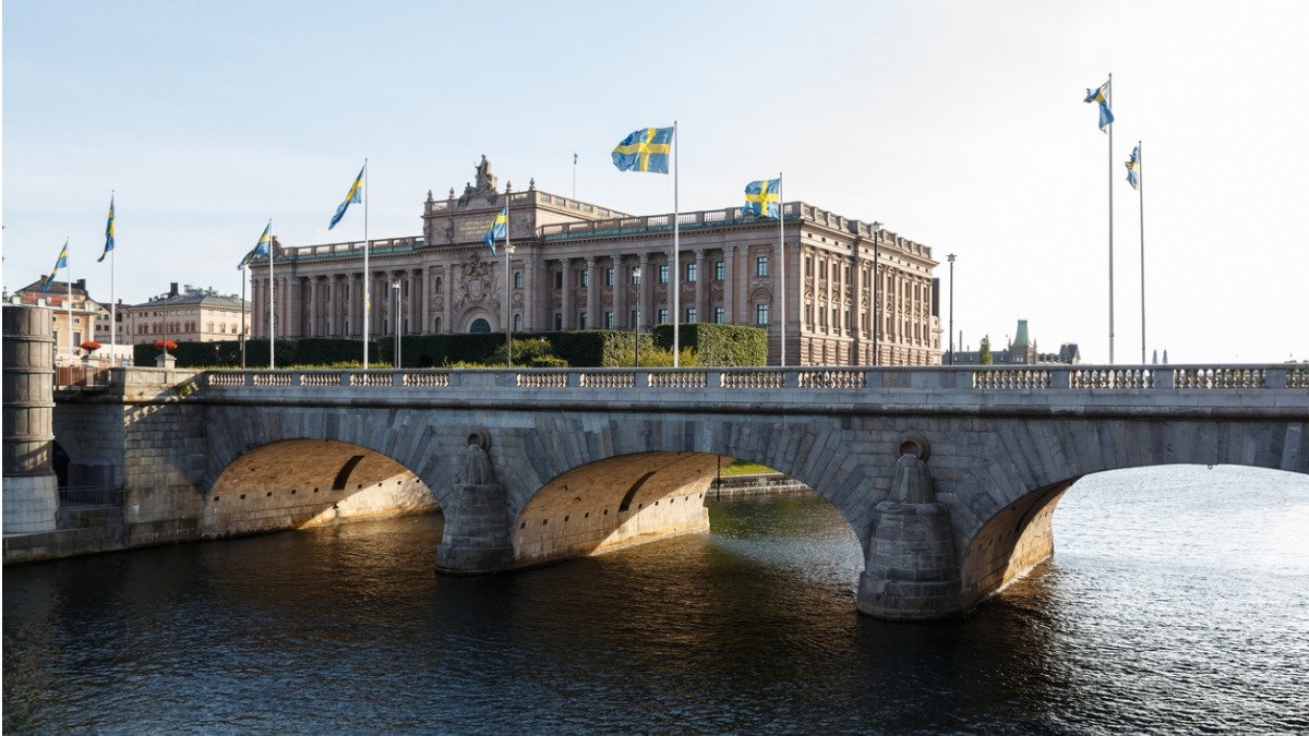 Не пришел на работу — не получил деньги: шведским депутатам-прогульщикам могут урезать зарплаты