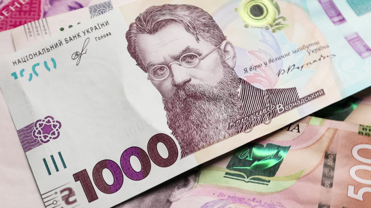 Государство выдаст денежные премии вакцинированным украинцам: всем по тысяче гривен