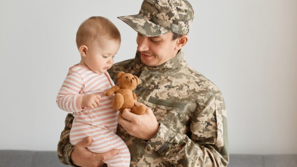 Многодетные родители-военные могут уволиться со службы, если нужно