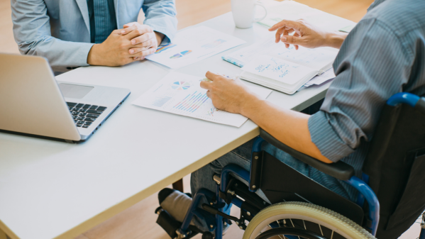 Замість покарань мотиваційні механізми: держава змінює підхід до працевлаштування осіб з інвалідністю