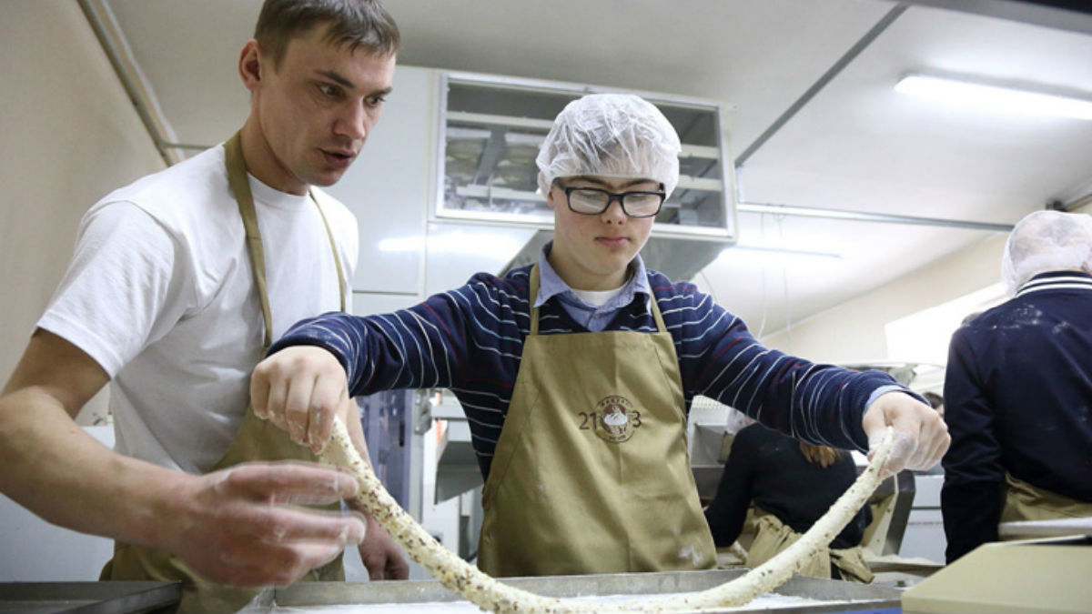 В Броварах відкрилася пекарня, в якій працюють люди з синдромом Дауна