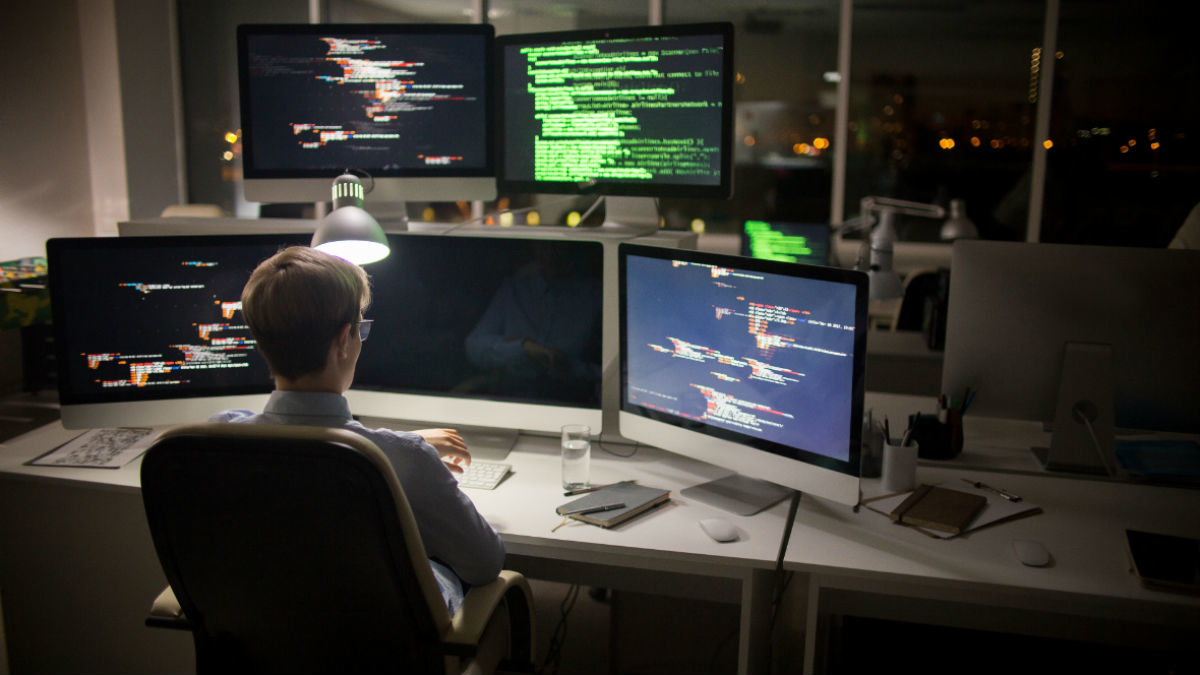 Кіберполіція шукає в штат 17 «білих» хакерів