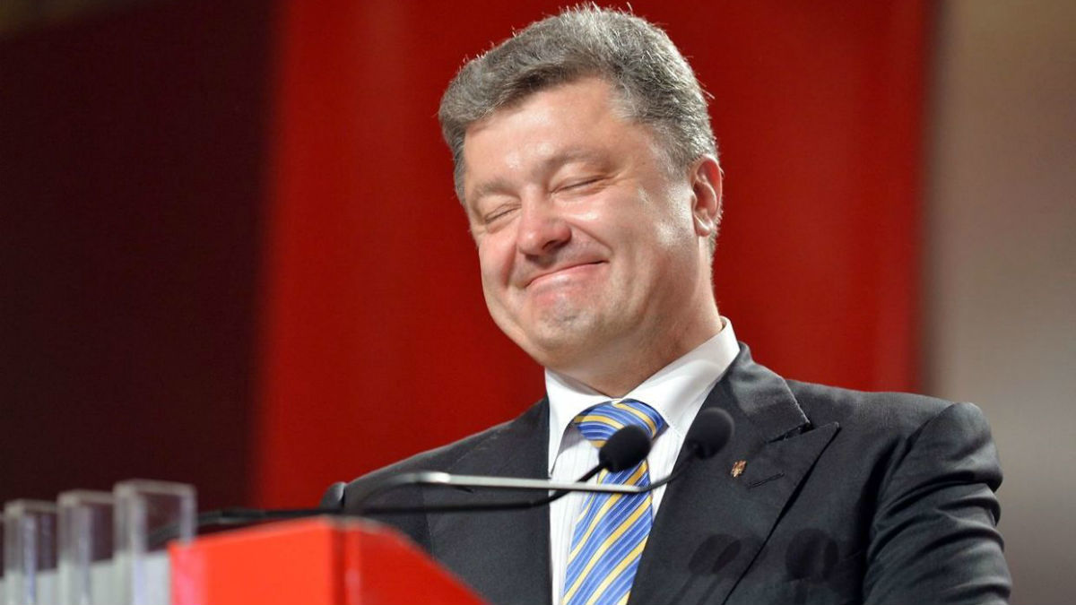 Украинцам назвали зарплату Порошенко за апрель